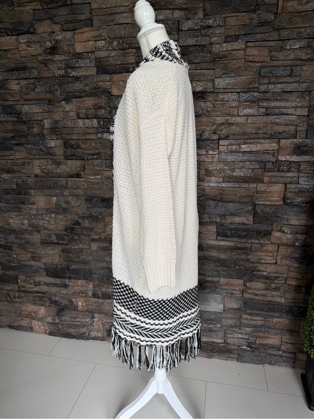 H&M White and Black Open-Knit cardigan - Picture 6 of 10